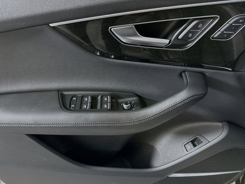 Used 2023 Audi Q7 Premium Plus w/ Premium Plus Package image 21