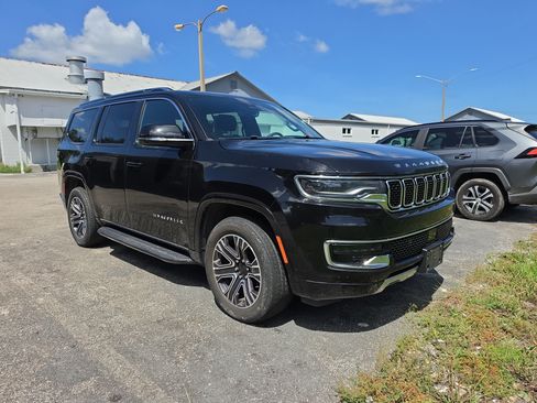 Used 2024 Jeep Wagoneer Series II w/ Flexible Seating Group AWD/4WD image 1