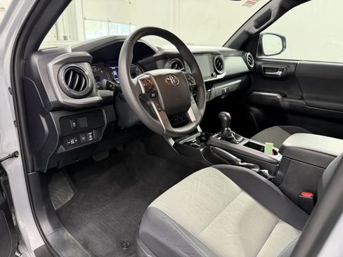 Used 2021 Toyota Tacoma TRD Sport w/ Technology Package AWD/4WD image 8