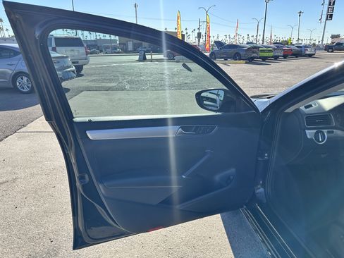 Used 2019 Volkswagen Passat 2.0T Wolfsburg image 9