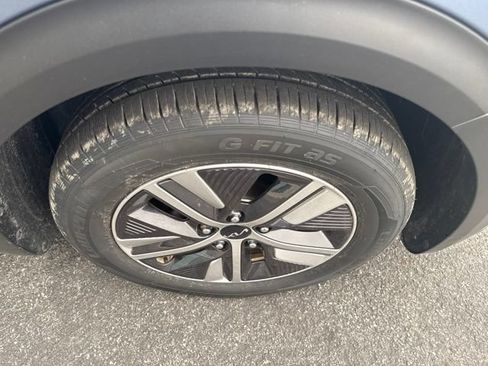 Certified 2022 Kia Niro EX Premium FWD image 11
