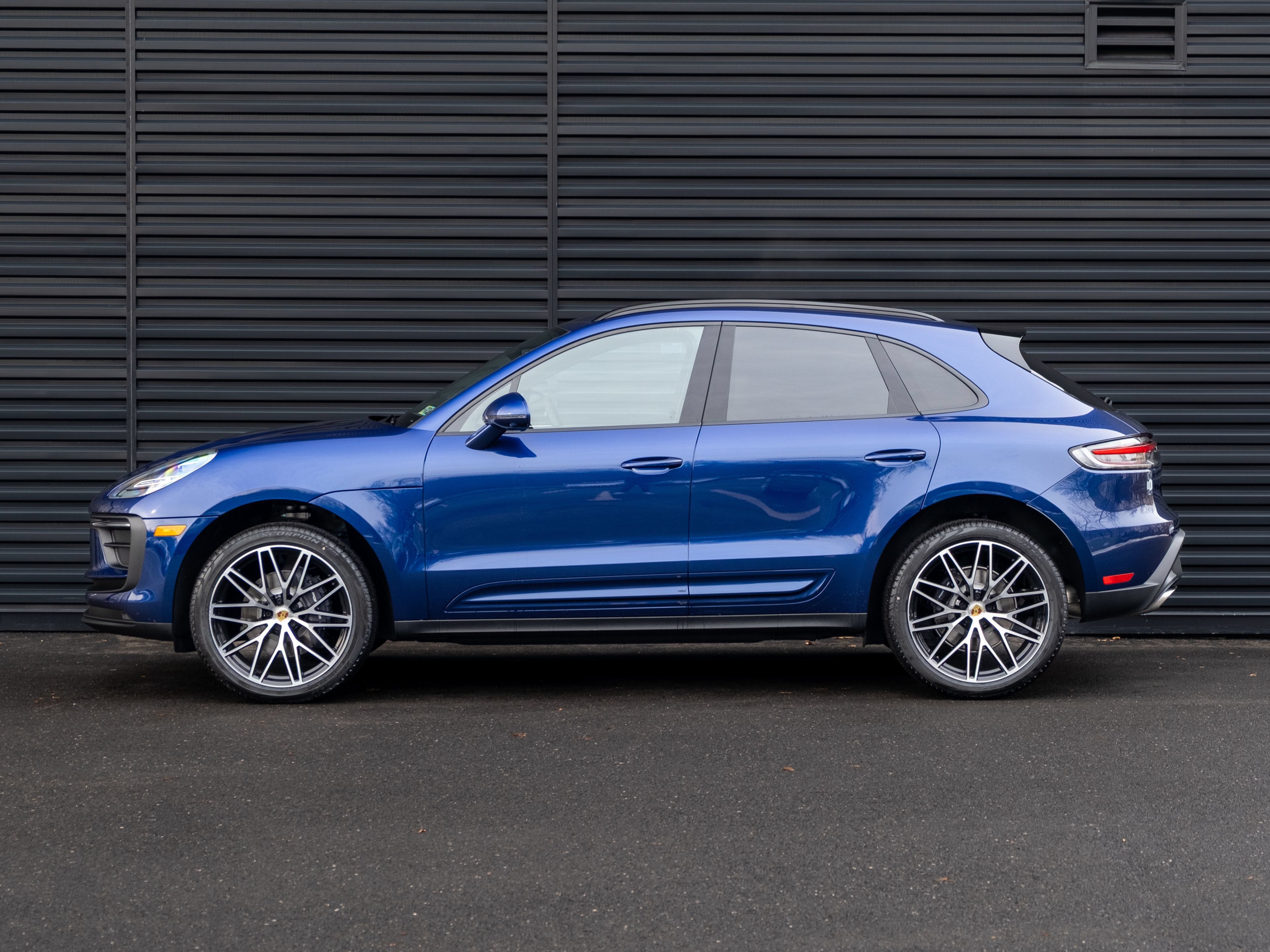 Certified 2026 Porsche Macan AWD/4WD image 2