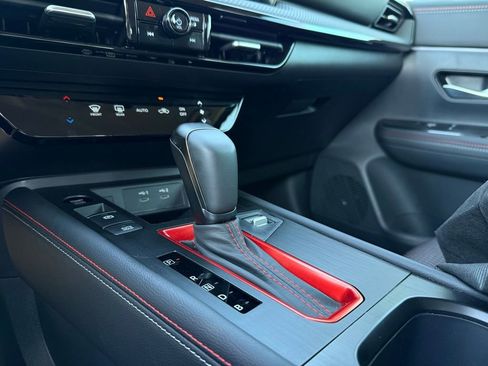 Used 2026 Nissan Kicks SR image 18