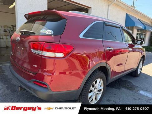 Used 2016 Kia Sorento AWD w/ LX Convenience Package image 2