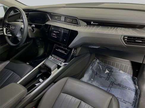 Certified 2022 Audi e-tron Premium w/ Convenience Plus Package image 28