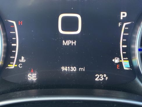 Used 2020 Chrysler Pacifica Limited image 5