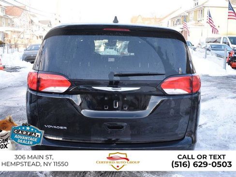 Used 2024 Chrysler Voyager LX image 7