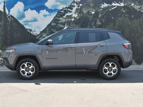 Used 2022 Jeep Compass Trailhawk w/ Trailhawk Convenience Group AWD/4WD image 7