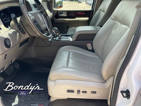 Used 2017 Lincoln Navigator Select RWD image 10