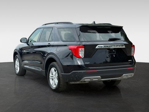 Used 2023 Ford Explorer XLT w/ Equipment Group 202A AWD/4WD image 7