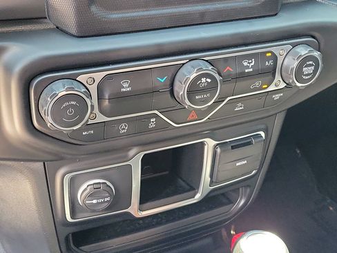 Used 2023 Jeep Gladiator Sport AWD/4WD image 19