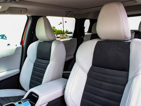 New 2025 Mitsubishi Outlander SE image 32