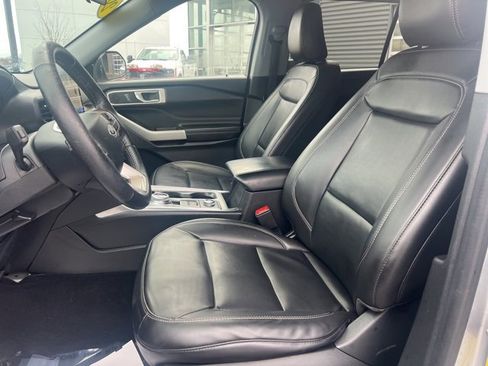 Used 2022 Ford Explorer XLT w/ Equipment Group 202A image 23
