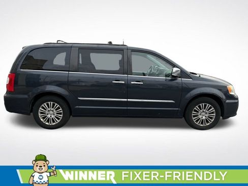 Used 2014 Chrysler Town & Country Touring-L w/ Driver Convenience Group image 4