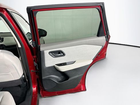 Used 2023 Nissan Rogue SV FWD image 29