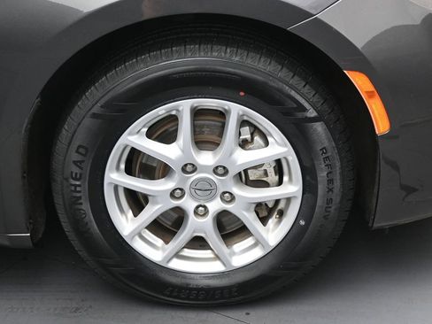 Used 2023 Chrysler Pacifica Touring-L FWD image 33