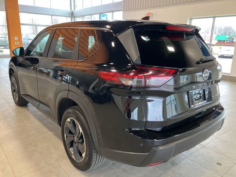 Used 2024 Nissan Rogue SV image 7