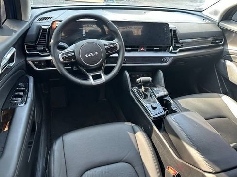 Used 2025 Kia Sportage EX FWD image 10