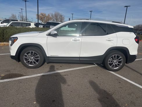 Used 2023 GMC Terrain SLT image 7