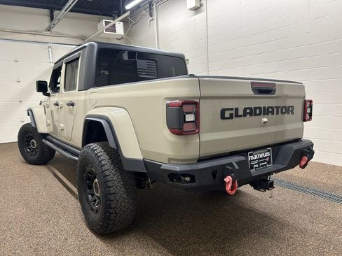 Used 2020 Jeep Gladiator Overland image 4