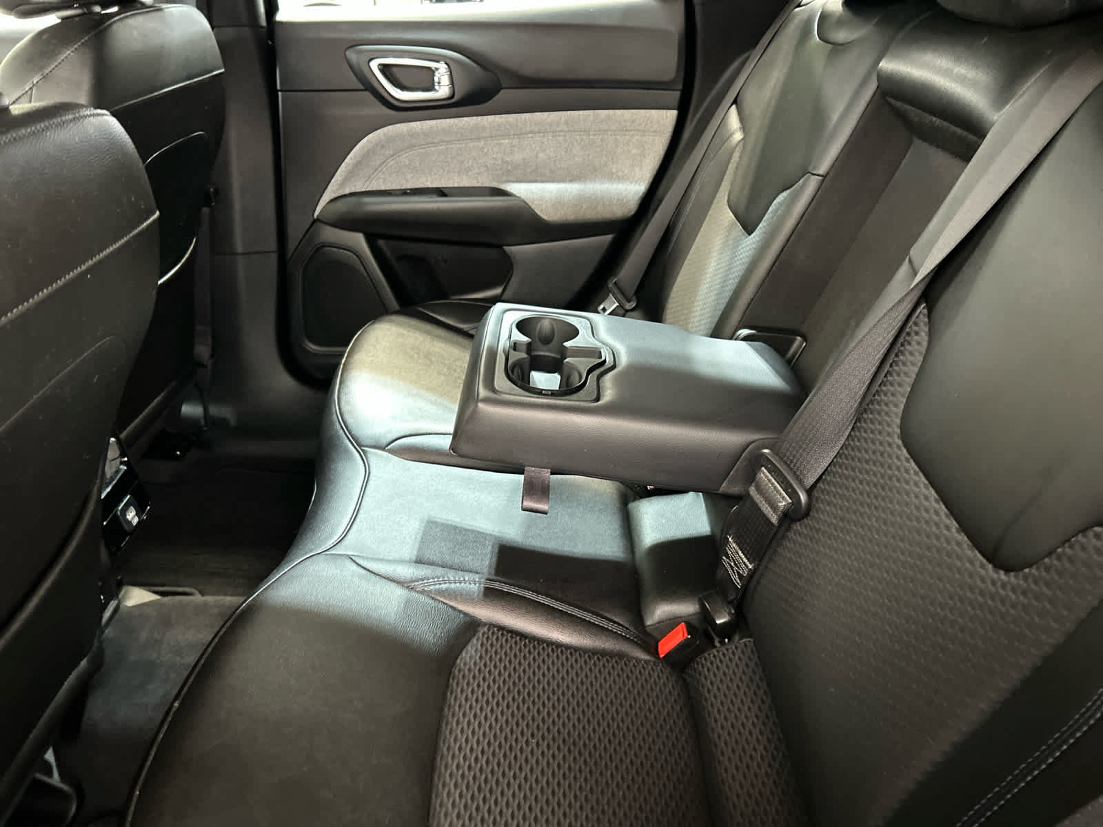 Used 2025 Jeep Compass Latitude AWD/4WD image 5