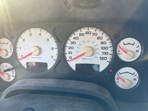 Used 2005 Dodge Ram 1500 Truck SLT image 19