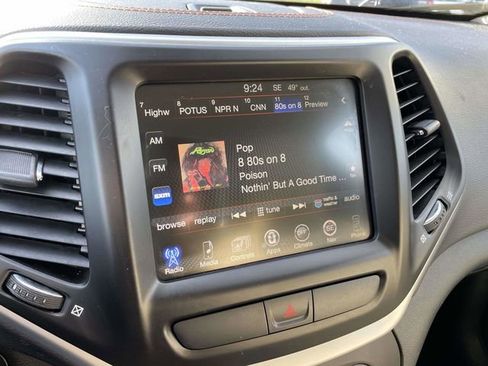 Used 2016 Jeep Cherokee Limited image 27