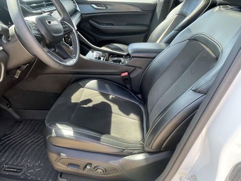 Used 2023 Jeep Grand Cherokee L Laredo AWD/4WD image 19