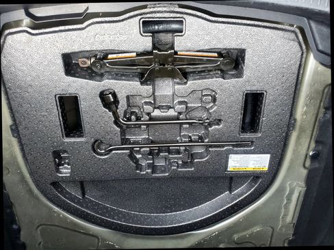 Used 2021 Toyota Corolla LE FWD image 49