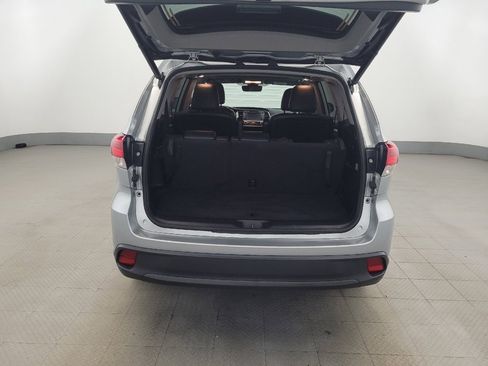 Used 2019 Toyota Highlander XLE w/ Carpet Mat Package (TMS) image 29