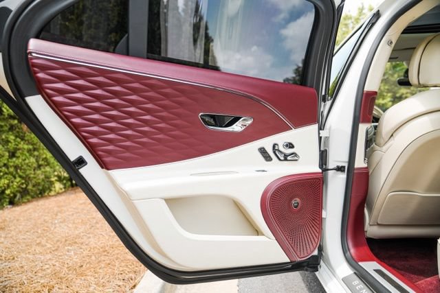 Used 2022 Bentley Flying Spur V8 AWD/4WD image 52