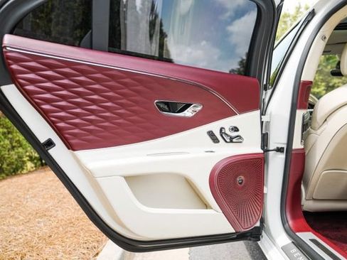 Used 2022 Bentley Flying Spur V8 AWD/4WD image 52