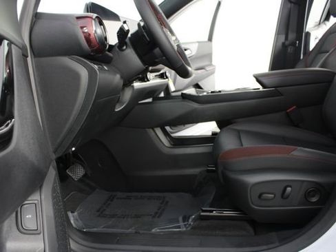 New 2026 Chevrolet Equinox RS w/ Convenience Package III image 17