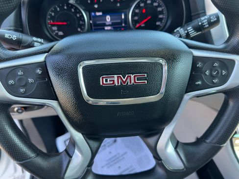 Used 2023 GMC Terrain SLE w/ Driver Convenience Package image 32