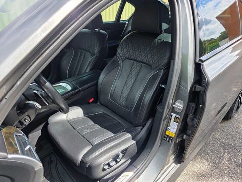 Used 2019 BMW 750i xDrive w/ Executive Package image 15