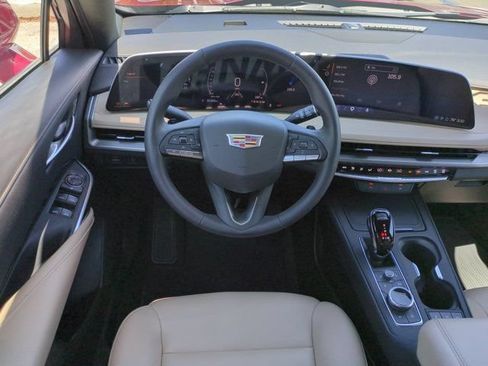 Used 2024 Cadillac XT4 Luxury FWD image 14