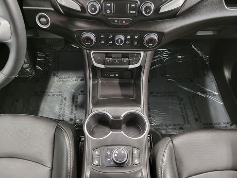 Used 2024 GMC Terrain SLT image 17