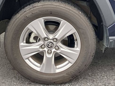 Used 2025 Toyota RAV4 XLE w/ Convenience Package FWD image 9