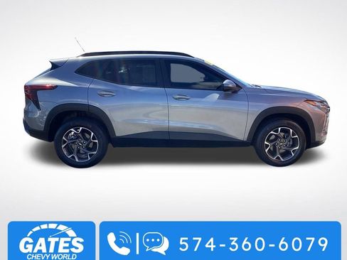 Used 2024 Chevrolet Trax LT w/ Driver Confidence Package image 11