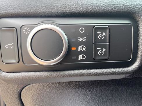 Used 2022 Ford Explorer XLT AWD/4WD image 16