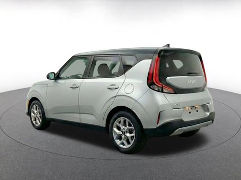 Used 2025 Kia Soul LX w/ LX Technology Package FWD image 7