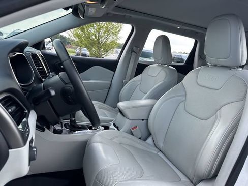 Used 2019 Jeep Cherokee Limited AWD/4WD image 13