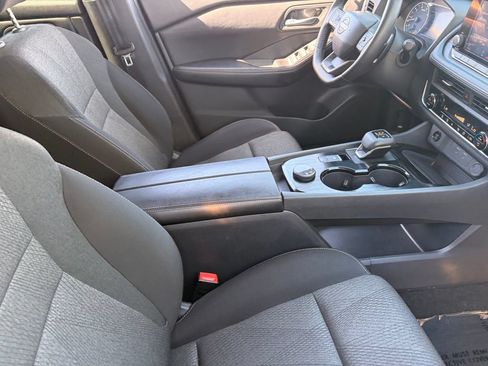 Certified 2025 Nissan Rogue SV AWD/4WD image 12