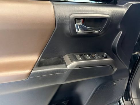 Used 2021 Toyota Tacoma Limited AWD/4WD image 18