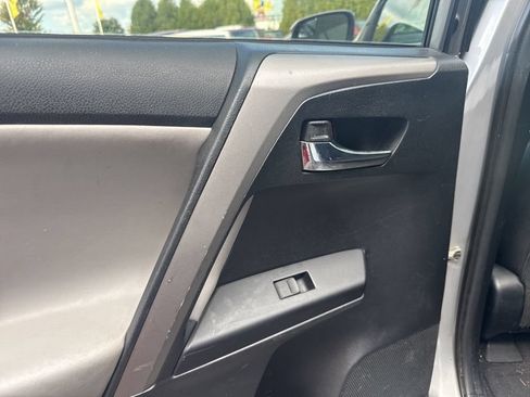 Used 2017 Toyota RAV4 XLE FWD image 24