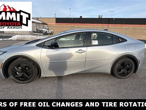 New 2026 Toyota Prius LE image 2