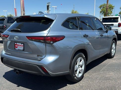 Used 2021 Toyota Highlander LE FWD image 9