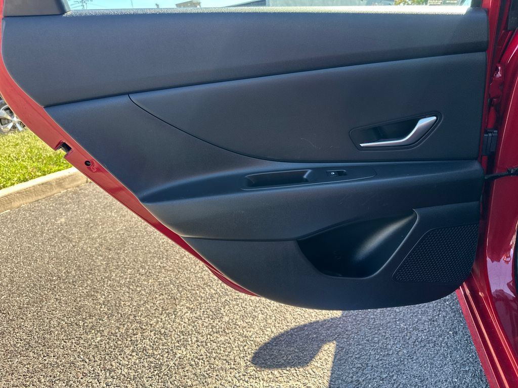 Used 2022 Hyundai Elantra SEL FWD image 15