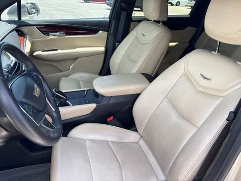 Used 2017 Cadillac XT5 Premium Luxury FWD image 11