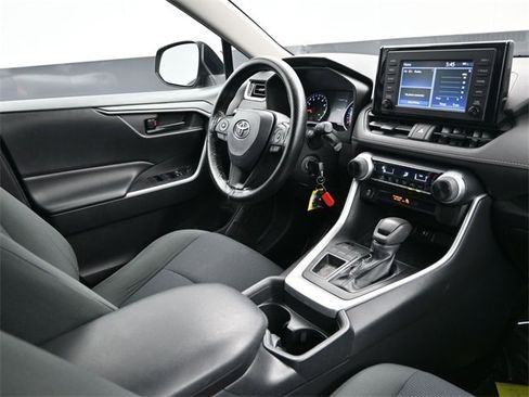 Used 2019 Toyota RAV4 LE image 16